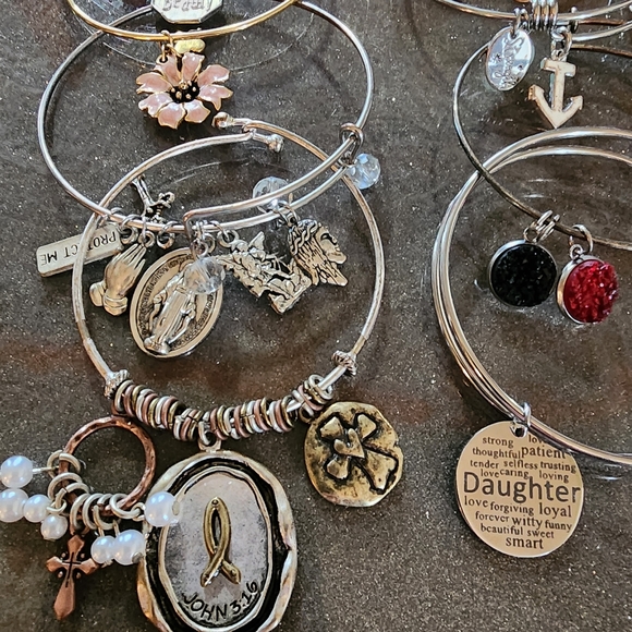 Alex & Ani type style jewelry lot of 25 bangle charm bracelets tree cross misc - Picture 5 of 11